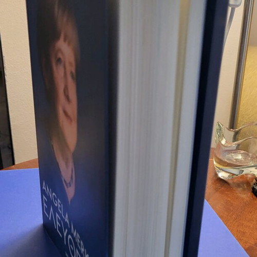 Freedom Angela Merkel book used, memories 1954-2021