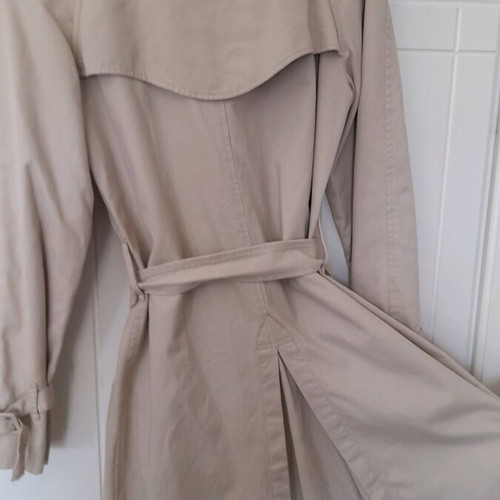 Classic women's beige trench coat L with belt like new