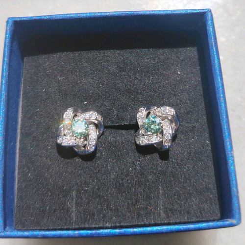 Silver earrings with emerald green Moissanite stones 0.6ct, new