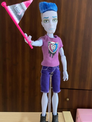 Monster High High Ghoul Slo Mo Gol doll like new, full set