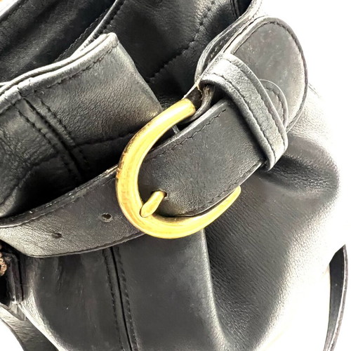 Coach черна кожена мини чанта тип кофа употребявана