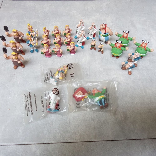 Mini Asterix, Obelix, Panoramix, Majestix figures used, pack of 28 from 1990s