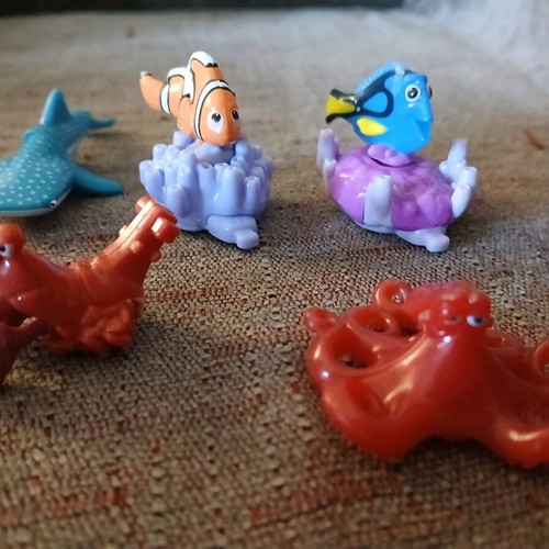 Kinder Nemo collectible figures set of 6 like new
