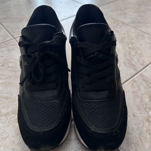 Modenas women's athletic shoes black like new