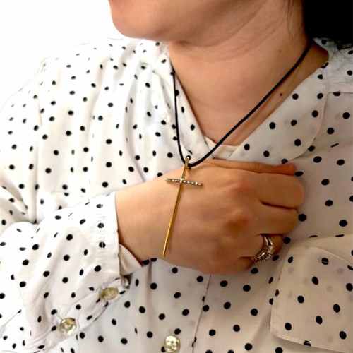 18k cross with 11 diamonds new, handmade