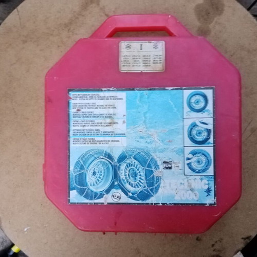 Snow Chains new, suitable for various tire sizes