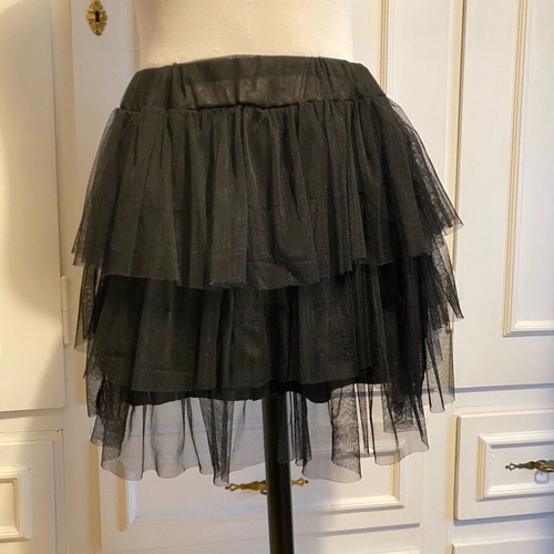 Tulle skirt black like new, one size with elastic waist