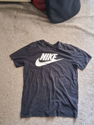 Nike shirt black like new, size S