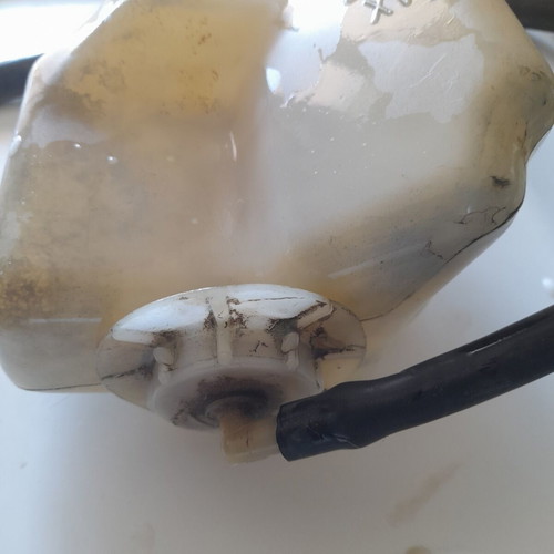 Expansion tank used for Honda CRX and Civic 1988–1991