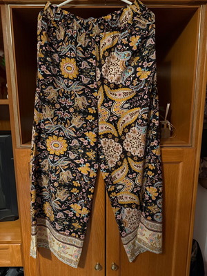 Shein black pants with gold details new, size L