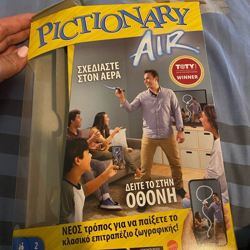 Pictionary Air board game like new