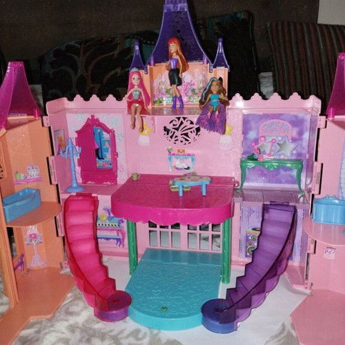 Barbie castle used from The princess and the rock star movie with figures