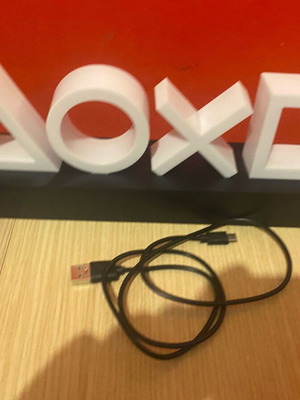 PlayStation φωτιστικό σαν καινούργιο με καλώδιο