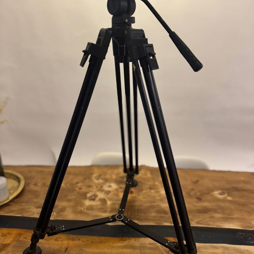 Cartoni Video Cine tripod used with Diat 5P metal head and case
