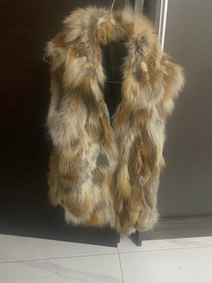 Fox vest lined like new, beige and brown