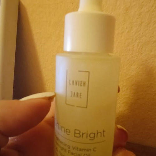 Lavish Care Shine Bright facial oil used with Vitamin C and Niacinamide 30ml