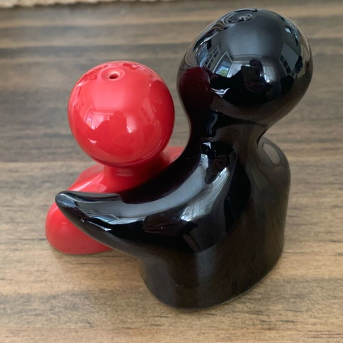 Salt and pepper shakers hugging pair like new