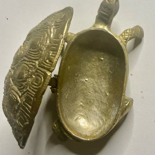 Brass turtle jewelry box like new, decorative item