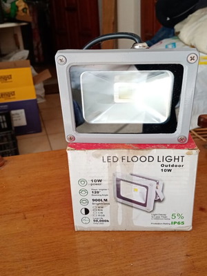 Led flood light outdoor 10W new, 900 lm brightness