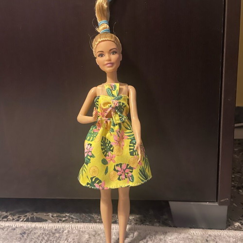 Barbie Mattel 2016 like new with clothes and accessories