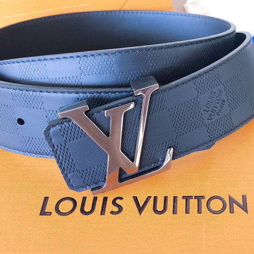 Louis Vuitton leather belt new, 110 cm, black