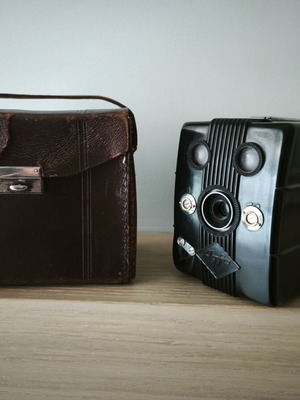 Agfa Trolix Box φωτογραφική μηχανή μεταχειρισμένη, 1936 με δερμάτινο τσαντάκι