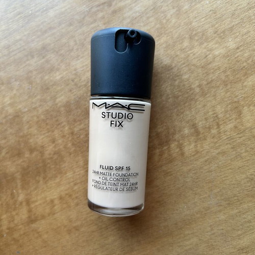 Mac Studio Fix Foundation n4.75 new, matte finish, long-lasting coverage