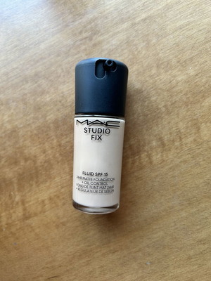 Mac Studio Fix Foundation n4.75 new, matte finish, long-lasting coverage