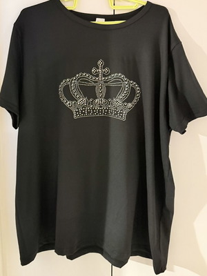 Black T-shirt with Crown Strass Design like new, size 5XL