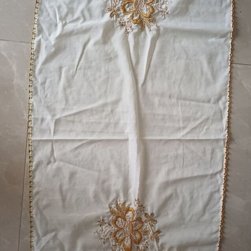 Hand-Embroidered Table Linen like new, 105x42 cm