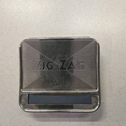 Zig Zag metal rolling tobacco case like new with 4 packs of Swan filters