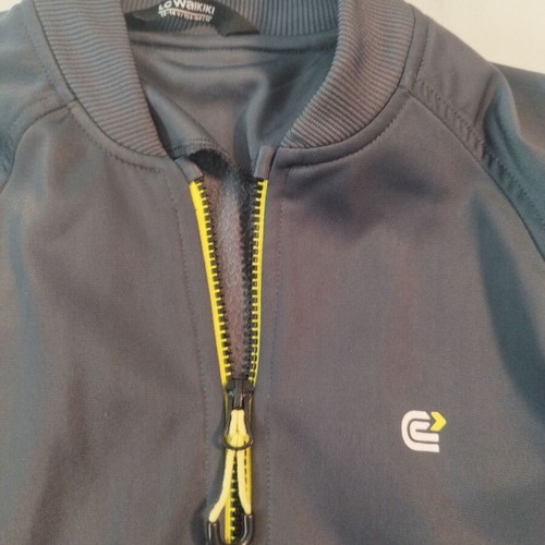 Zip-up sweatshirt like new, boys' size 158-164 cm