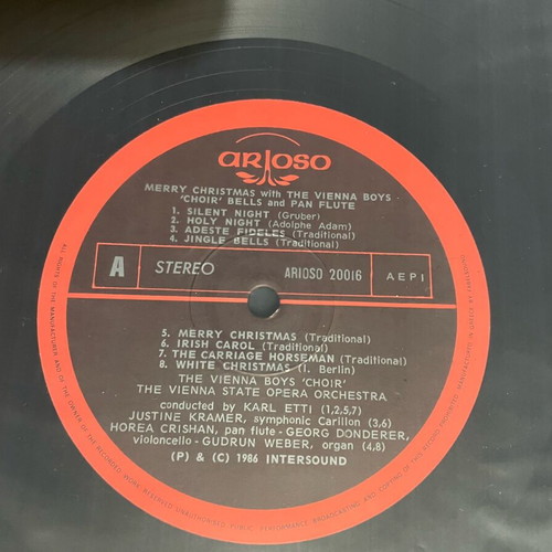 Vinyl with Christmas songs like new, classical