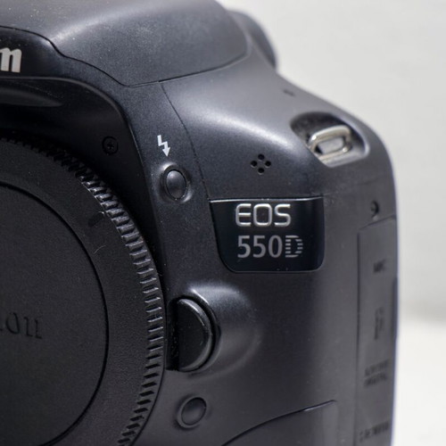 Canon EOS 550D DSLR Camera body like new