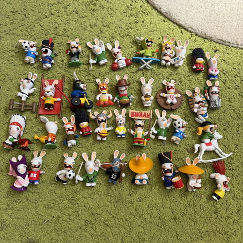 Rabbit figures set