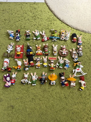 Rabbit figures set