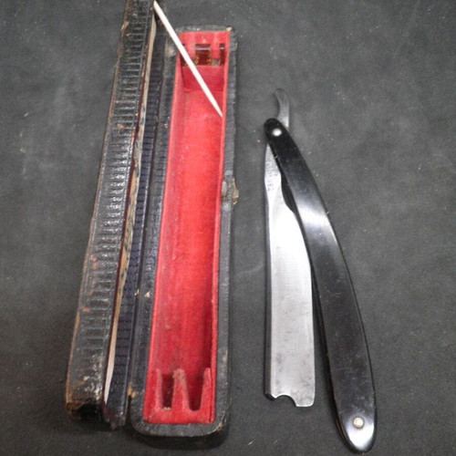 Antique straight razor (folding) French 266 'ACIER SUPERIEUR' used with travel case