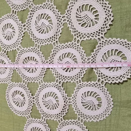 Crochet square placemat like new, size 23/31.5 cm