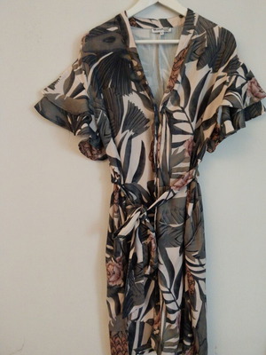 Misskoo women's floral dress M like new, colorful