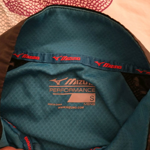 Mizuno performance shirt size S like new, black