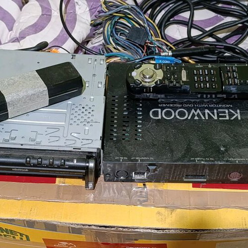 Kenwood 1DIN screen like new with remote control