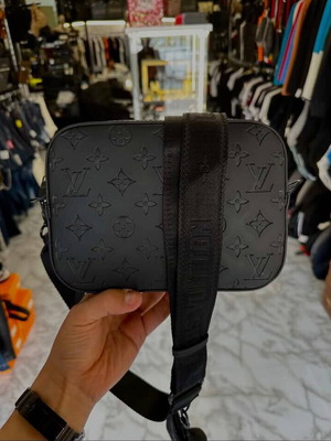 Louis Vuitton shoulder bag black new