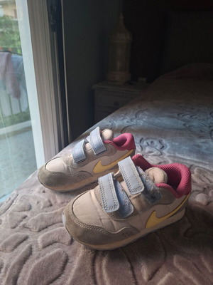 Αθλητικά παπούτσια Nike μεταχειρισμένα, νούμερο 25, ροζ και μπλε