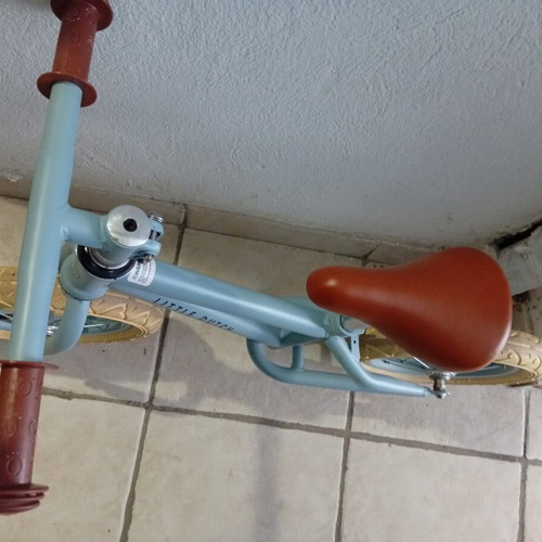 Balance bike slightly used, excellent condition