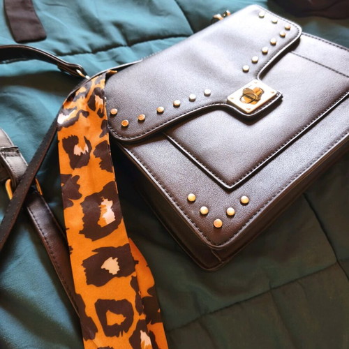 Bag small black crossbody like new