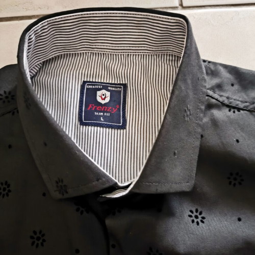 Shirt NoL slim black with embossed design like new, size L