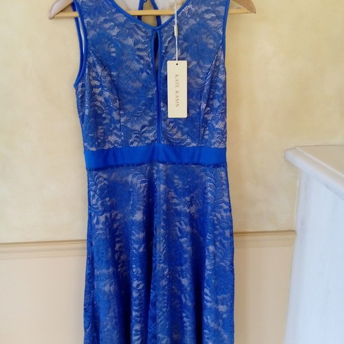 Women's lace dress new, size medium, blue