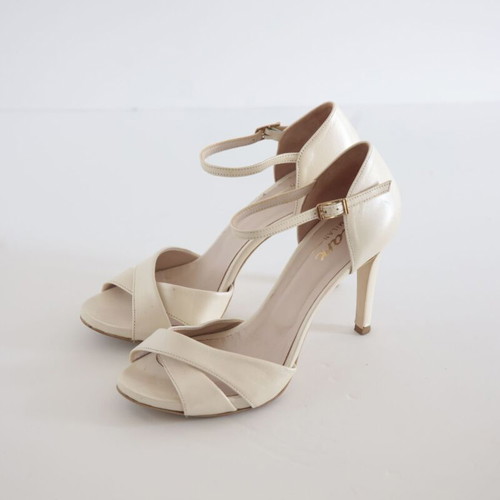 Mark Milan women's sandals size 39, white