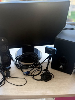 Fujitsu-Siemens computer monitor and Logitech speakers with keyboard and webcam