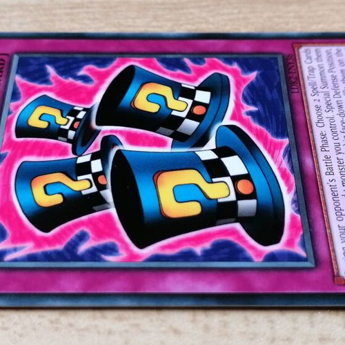 Yu-Gi-Oh! Magical Hats Trap Card near mint